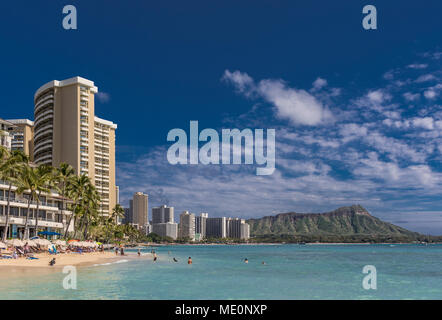 Waikiki Beach und Diamond Head, Waikiki, Honolulu, Oahu, Hawaii, Vereinigte Staaten von Amerika Stockfoto