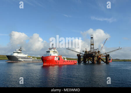 Buchan Alpha Oil Rig kommen in Lerwick Shetland für die Stilllegung für Altmetall geschnitten zu werden und recycelt werden Stockfoto