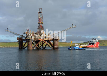 Buchan Alpha Oil Rig kommen in Lerwick Shetland für die Stilllegung für Altmetall geschnitten zu werden und recycelt werden Stockfoto