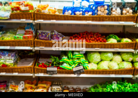 Frisches Gemüse im Regal Stockfoto