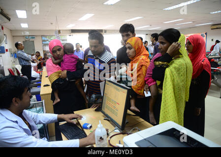 Kinder aus Bangladesh unter Durchfall mit ihrer Mutter im Internationalen Zentrum für Durchfall Erkrankungen, Bangladesh (ICDDR, B) Dha Stockfoto
