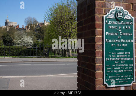 Windsor, Großbritannien. 20. April 2018. Blick auf Schloss Windsor von Alexandra Gärten. Stockfoto