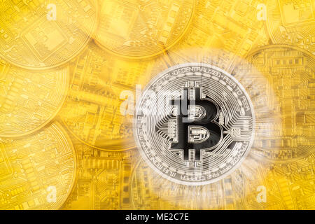 Symbol Bild Turbulenzen Aktienkurs digitale Währung, Gold physischen Münze Bitcoin Stockfoto