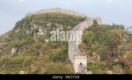 Xijiang, China - 25. März 2018: Panorama der antiken Stadt Qingyan in Guizhou, China Stockfoto