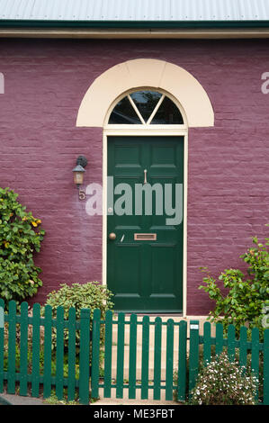 Vordere Tür der kolonialen Georgianischen brick House in Battery Point, Hobart, Tasmanien, Australien Stockfoto