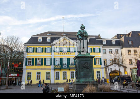 Statue von Ludwig Van Beethoven vor dem Postamt, Bonn, Rheinland Westfalen, Norddeutschland Stockfoto