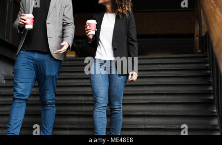 Business Partner in Kaffee nehmen Stockfoto