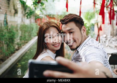 Glückliches Paar unter selfie zusammen Stockfoto