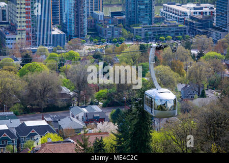 Portland, Oregon, USA - 20. April 2018: Der Portland Aerial Tram oder OHSU Straßenbahn ist eine Straßenbahnlinie in Portland Stockfoto