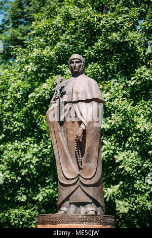 Polotsk, Belarus. Denkmal für Euphrosyne von Polotsk - Nonne und Erzieher. Sie verherrlicht im Gesicht der Heiligen als Reverend. Stockfoto