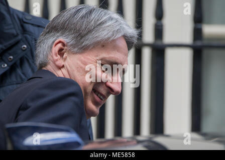 Bundeskanzler Philip Hammond fährt von Nummer 11 Downing Street für die Häuser des Parlaments. Mit: Philip Hammond, der Schatzkanzler Wo: London, England, Großbritannien Wann: 21 Mar 2018 Credit: Wheatley/WANN Stockfoto