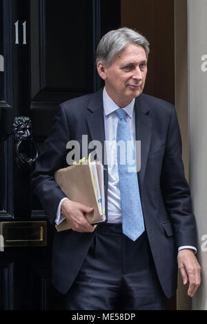 Bundeskanzler Philip Hammond fährt von Nummer 11 Downing Street für die Häuser des Parlaments. Mit: Philip Hammond, der Schatzkanzler Wo: London, England, Großbritannien Wann: 21 Mar 2018 Credit: Wheatley/WANN Stockfoto