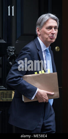 Bundeskanzler Philip Hammond fährt von Nummer 11 Downing Street für die Häuser des Parlaments. Mit: Philip Hammond, der Schatzkanzler Wo: London, England, Großbritannien Wann: 21 Mar 2018 Credit: Wheatley/WANN Stockfoto