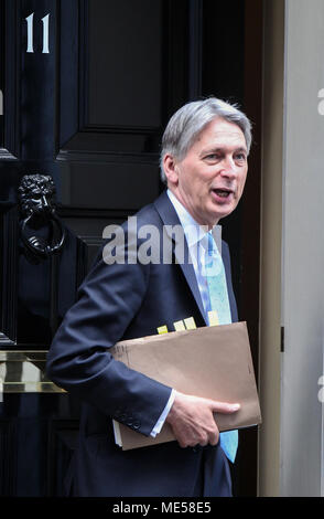 Bundeskanzler Philip Hammond fährt von Nummer 11 Downing Street für die Häuser des Parlaments. Mit: Philip Hammond, der Schatzkanzler Wo: London, England, Großbritannien Wann: 21 Mar 2018 Credit: Wheatley/WANN Stockfoto