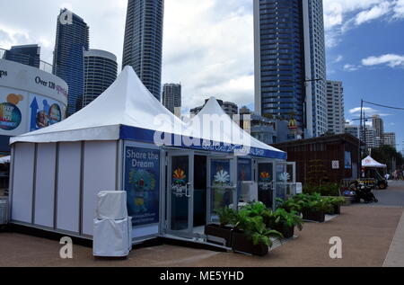 Surfers Paradise, Australien - Dec 27, 2017. Commonwealth Games 2018 offiziellen Shop auf Gold Coast Esplanade. Stockfoto