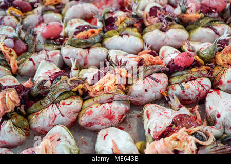 Vorbereiten der rohen Frosch über die Haltbarkeit von frischem Markt in Thailand Stockfoto