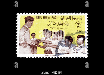 Storniert Briefmarke, durch den Irak gedruckt, zeigt, dass General Kassem und Kinder, ca. 1961. Stockfoto