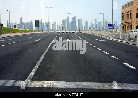 Avenue in Zentrum von Doha, Katar, auf Downtown in Grand Hamad street Stockfoto