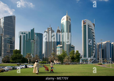 Moderne Skyline der West Bay Central Financial District, Corniche im Sheraton Park Doha, Katar, Naher Osten Stockfoto