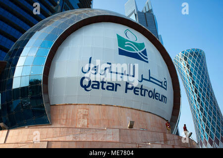 Qatar Petroleum Gebäude im Finanzzentrum von Doha, der Hauptstadt von Katar am Arabischen Golf Land Stockfoto