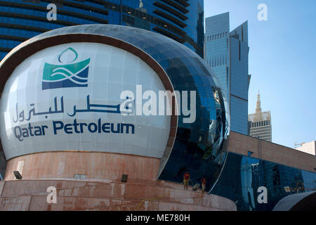 Qatar Petroleum Gebäude im Finanzzentrum von Doha, der Hauptstadt von Katar am Arabischen Golf Land Stockfoto