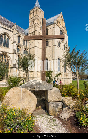 Ostern Rekonstruktion der Garten Grab ein Felsen-schnitt Grab in Jerusalem, das Begräbnis und die Auferstehung Jesu in der Kathedrale von Canterbury, Canterbury, Kent, Engla Stockfoto