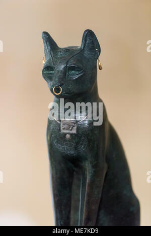 London. England. Das British Museum, das gayer-anderson Cat Ca. 600 v. Chr., möglicherweise von Sakkara, Ägypten. Die gayer-anderson Cat ist ein Hollow - Bronze gegossen, Abb. Stockfoto