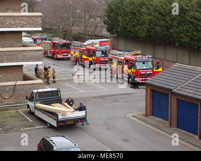 Eine Wohnung im Erdgeschoss Feuer an 'Knotts Wohnungen in Tynemouth an den Ufern des Flusses Tyne in North Tyneside, in der Nähe von Newcastle. Stockfoto