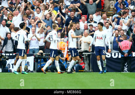 Dele Alli von Tottenham Hotspur feiert seine Seiten Ziel zählen während der FA Cup Semi Finale zwischen Manchester United und Tottenham Hotspur im Wembley Stadium am 21. April 2018 in London, England. (Foto von Leila Coker/phcimages.com) Stockfoto