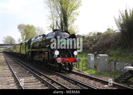 London, Großbritannien. 21. April 2018. British Railways Handelsmarine Klasse 35028 Clan Leitung Dampflokomotive, Whitton Station, London, UK, 21. April 2018, Foto von Richard Goldschmidt, 35028 Clan Leitung handelt es sich um eine Hauptleitung kohlegefeuerte dampflokomotive The Eastleigh Works 1948 erbaut. Während der Atlantische Küste Express 1961, es war inoffiziell bei 104 km/h vorbeifahrenden Axminster überschritten. Am 2. Juli 1967, Clan Linie gezogen, eine 'besondere' Abschied von Waterloo nach Bournemouth und zurück Ende der britischen Eisenbahn Karriere. Credit: Rich Gold/Alamy leben Nachrichten Stockfoto