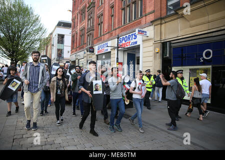 Manchester, Großbritannien. 21. April 2018. Pro-palästinensischen Demonstranten märz hinunter die Market Street, Manchester, 21. April 2018 (C) Barbara Cook/Alamy leben Nachrichten Stockfoto