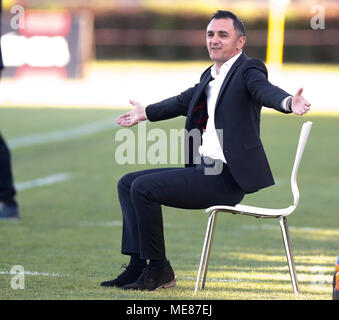 Budapest, Ungarn. 21. April 2018. Trainer Nebojsa Vignjevic von-FC reagiert während die ungarische OTP Bank Liga Match zwischen Honved Budapest und-FC am Bozsik Stadion am 21. April 2018 in Budapest, Ungarn. Stockfoto