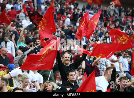 Manchester United Fans während der FA Cup Semi Finale zwischen Manchester United und Tottenham Hotspur im Wembley Stadium am 21. April 2018 in London, England. (Foto von Leila Coker/phcimages.com) Stockfoto