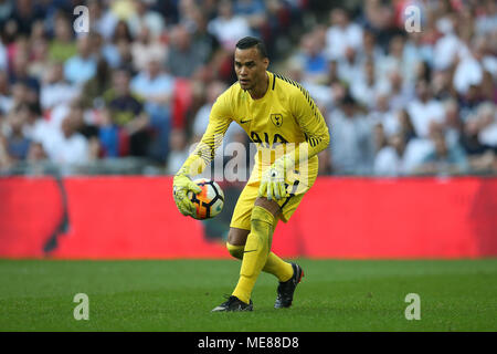 Michel Vorm, der torwart von Tottenham Hotspur in Aktion. Die Emirate FA Cup semi final Match, Manchester Utd v Tottenham Hotspur im Wembley Stadion in London am Samstag, 21. April 2018. Dieses Bild dürfen nur für redaktionelle Zwecke verwendet werden. Nur die redaktionelle Nutzung, eine Lizenz für die gewerbliche Nutzung erforderlich. Keine Verwendung in Wetten, Spiele oder einer einzelnen Verein/Liga/player Publikationen. pic von Andrew Obstgarten/Andrew Orchard sport Fotografie/Alamy leben Nachrichten Stockfoto