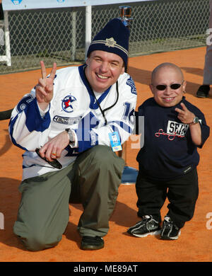 Apr 20, 2002; Santa Monica, Kalifornien, USA; Schauspieler MIKE MEYERS VERNE TROYER @ des Nickelodeon Kid's Choice Awards statt @ Barker Hangar. Credit: Lisa O'Connor/ZUMAPRESS.com/Alamy leben Nachrichten Stockfoto