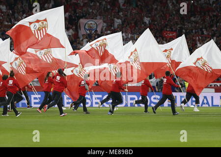 Madrid, 21. April: Sevilla Flaggen während des 2017/2018 Copa SM El Rey match Finale zwischen dem FC Barcelona und FC Sevilla an Wanda Metropolitano am 21. April 2018 in Madrid, Spanien. Stockfoto