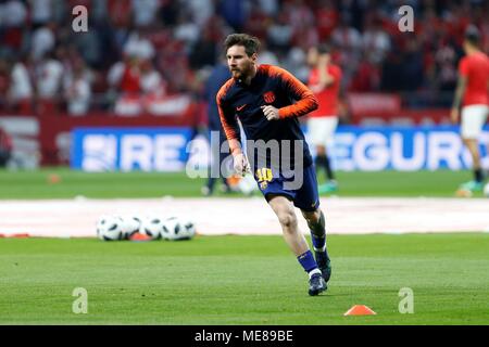 Madrid, 21. April: Lionel Messi vom FC Barcelona nach dem Aufwärmen vor dem 2017/2018 Copa SM El Rey match Finale zwischen dem FC Barcelona und FC Sevilla an Wanda Metropolitano am 21. April 2018 in Madrid, Spanien. Stockfoto