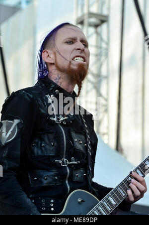 In Las Vegas, Nevada, 20. April 2018 - Brian Jackson, Gitarrist für Vyces auf der Bühne Tag 1 des zweiten jährlichen Las Kombination eine 2-tägige Heavy Metal Musik Festival in der Innenstadt von Las Vegas Events Center statt. Foto: Ken Howard Bilder Stockfoto