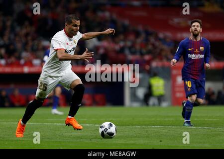 Madrid, 21. April: Gabriel Mercado passt den Ball während des 2017/2018 Copa SM El Rey match Finale zwischen dem FC Barcelona und FC Sevilla an Wanda Metropolitano am 21. April 2018 in Madrid, Spanien. Stockfoto