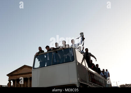 Paisley, UK, 21. April 2018. St. Mirren Meisterschaft parade Paisley 21. April 2018 Credit: David Cameron/Alamy leben Nachrichten Stockfoto