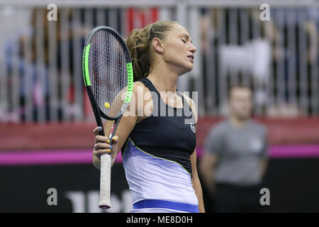 Montreal, Kanada, 21. April 2018. Kateryna Bondarenko aus der Ukraine reagiert, nachdem er einen Punkt gegen gegen Eugenie Bouchard von Kanada in der Fed Cup Weltgruppe II Play-off-Partie Tennis in Montreal, Quebec, Kanada am Samstag, 21. April 2018. Credit: Dario Ayala/Alamy leben Nachrichten Stockfoto