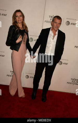 NEW YORK, NY - 20. April: Antonio Banderas, Nicole Kempel besucht 'Genius: Picasso" während des Tribeca Film Festival 2018 BMCC Tribeca PAC am 20. April 2018 in New York City. Personen: Antonio Banderas, Nicole Kempel Stockfoto