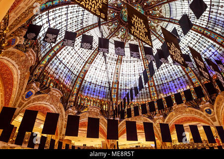 Paris, Frankreich, gewölbte Dach des Kaufhauses Galeries Lafayette in Paris Stockfoto