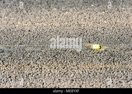 Closeup temporäre Gelb devider Auf de Autobahn. Stockfoto