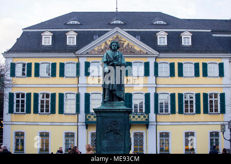 Statue von Ludwig Van Beethoven vor dem Postamt, Bonn, Rheinland Westfalen, Norddeutschland Stockfoto