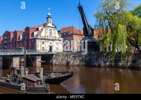 Alter Kran am Stintmarkt, Lüneburg, Niedersachsen, Deutschland Stockfoto