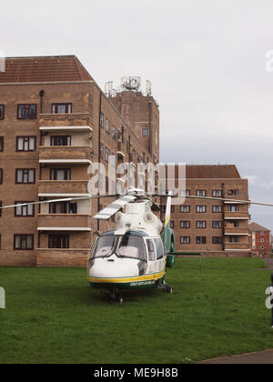 Eine Wohnung im Erdgeschoss Feuer an 'Knotts Wohnungen in Tynemouth an den Ufern des Flusses Tyne in North Tyneside, in der Nähe von Newcastle. Stockfoto