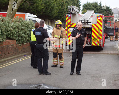 Eine Wohnung im Erdgeschoss Feuer an 'Knotts Wohnungen in Tynemouth an den Ufern des Flusses Tyne in North Tyneside, in der Nähe von Newcastle. Stockfoto