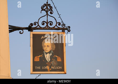 Einen traditionellen Pub Anmelden Stockfoto