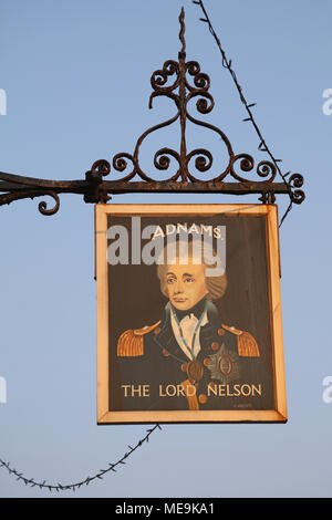 Einen traditionellen Pub Anmelden Stockfoto